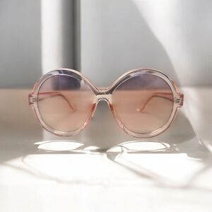Oversized Pink Gradient Sunglasses with Metallic Bridge